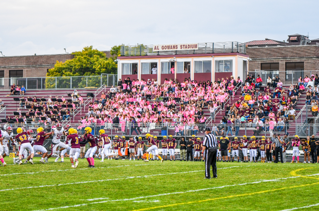 Image of Minneapolis Roosevelt Teddy Football homecoming game at Al Gowans Stadium