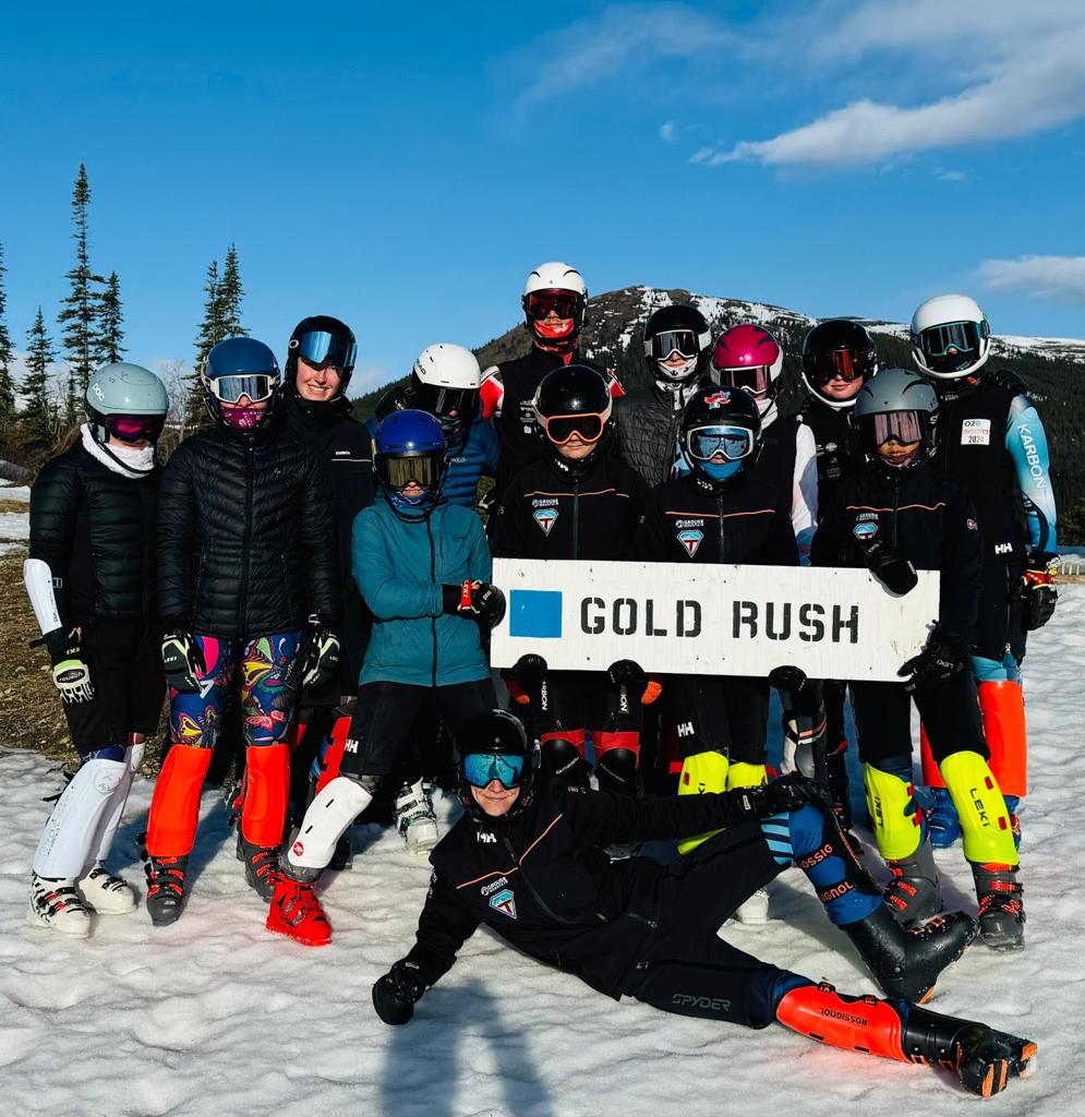 U14, U16, and VST athletes with coaches