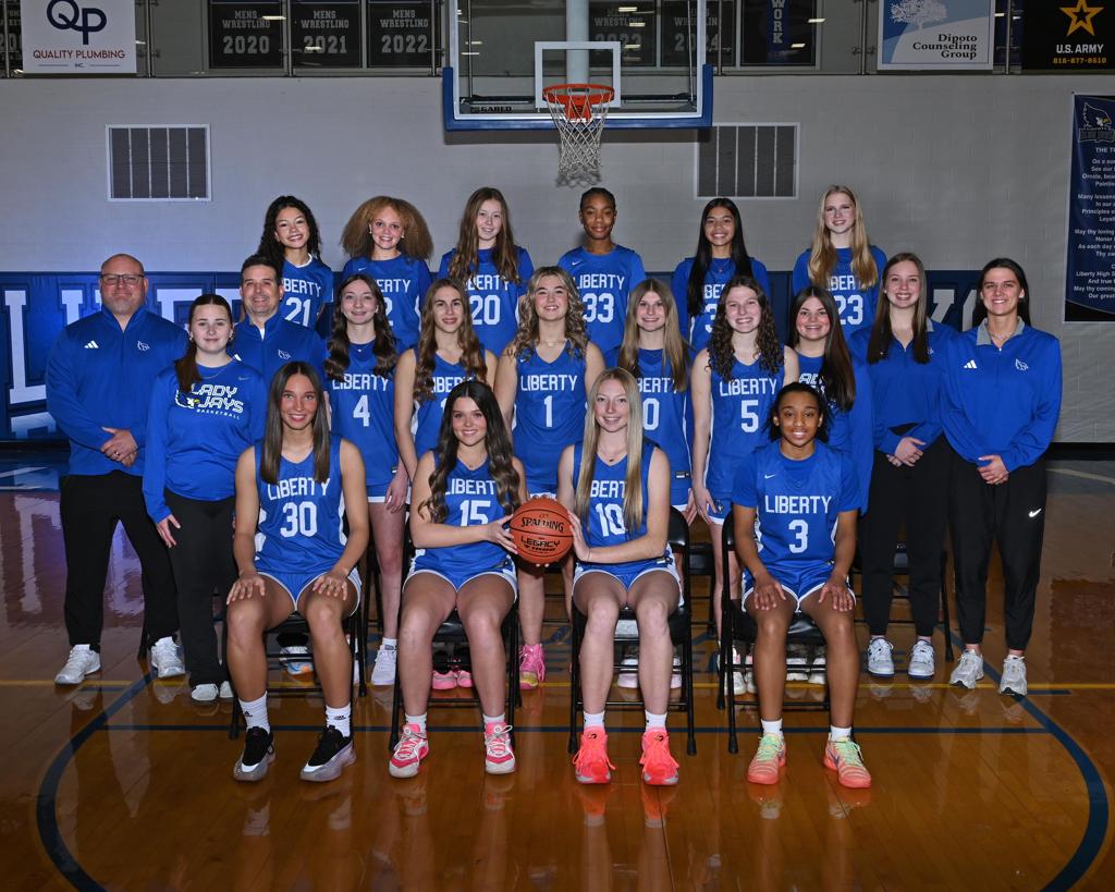 Women basketball players posing in a team photo