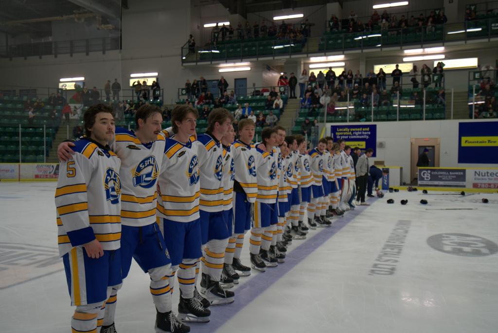SJHL Team on Blue Line