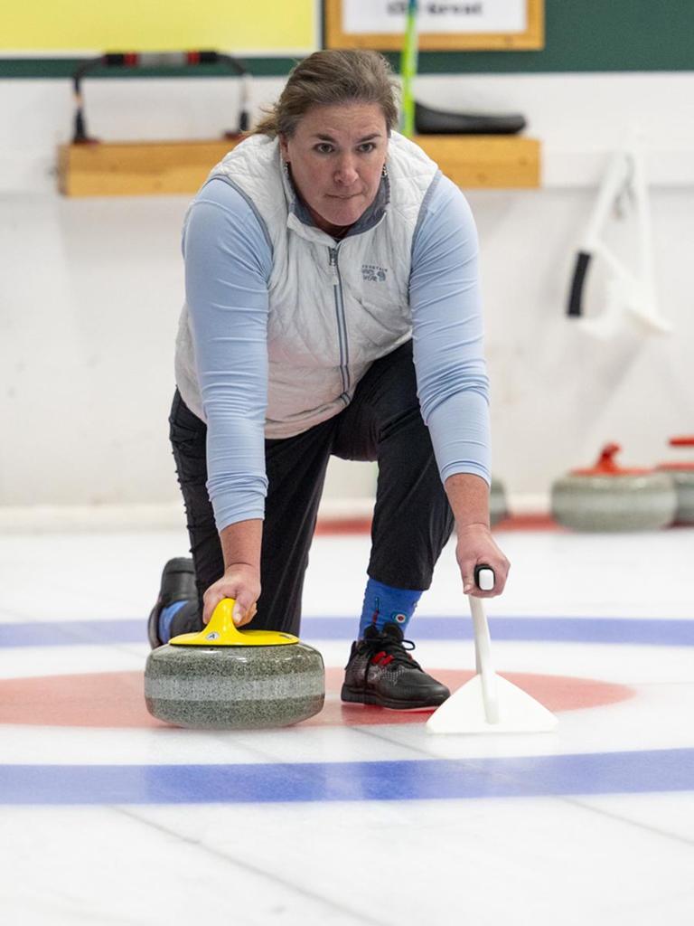 Women delivers a curling stone