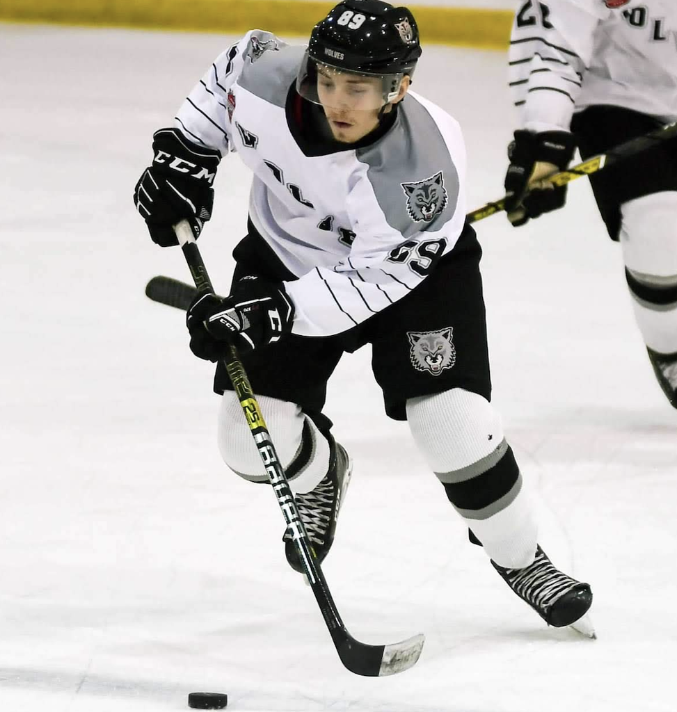 Parker King Signs With The Jr Ducks